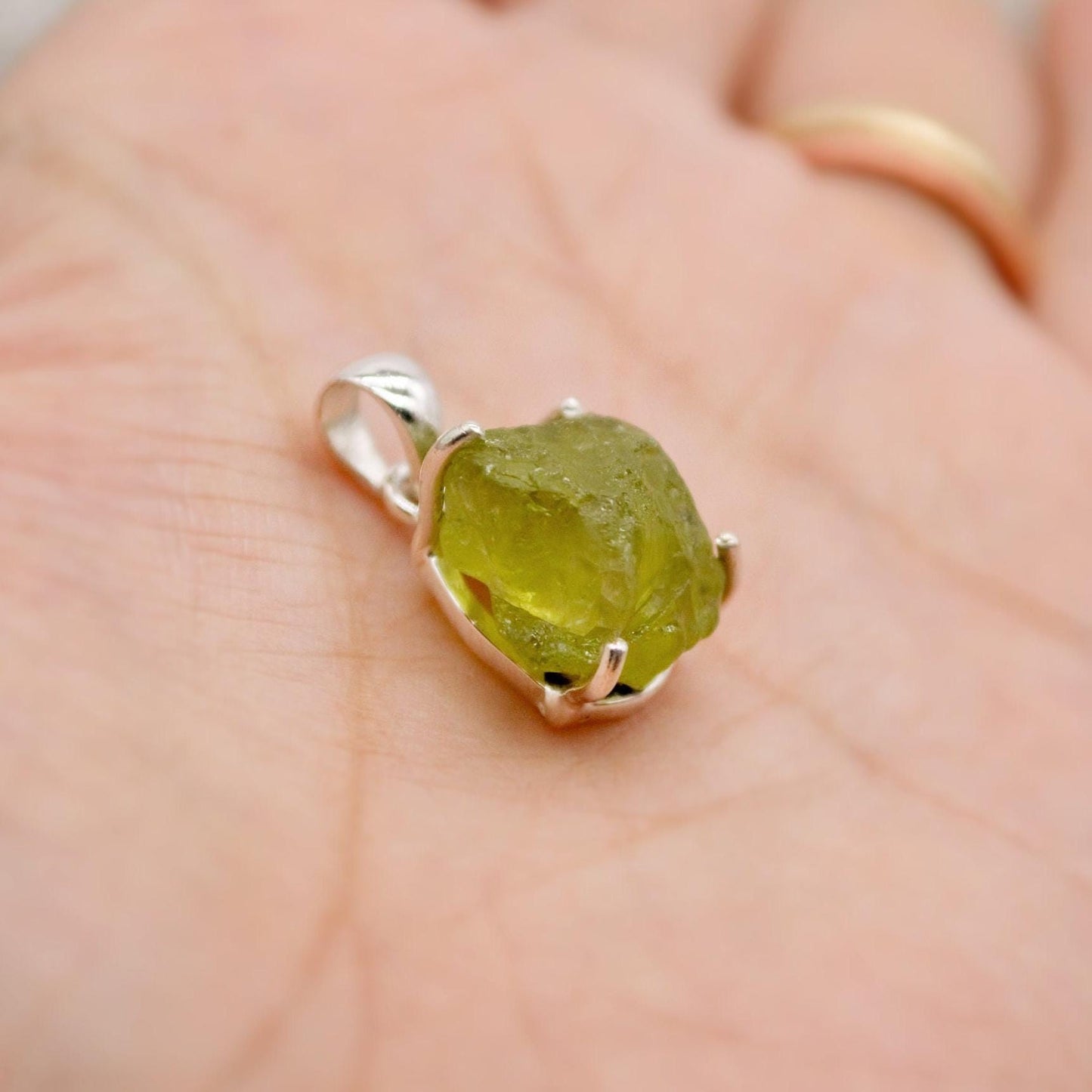 Raw Peridot Silver Chain Pendant Necklace, Rough Cut Peridot Necklace, August Birthstone, Raw Gemstone, Sterling Silver, Birthday Gift